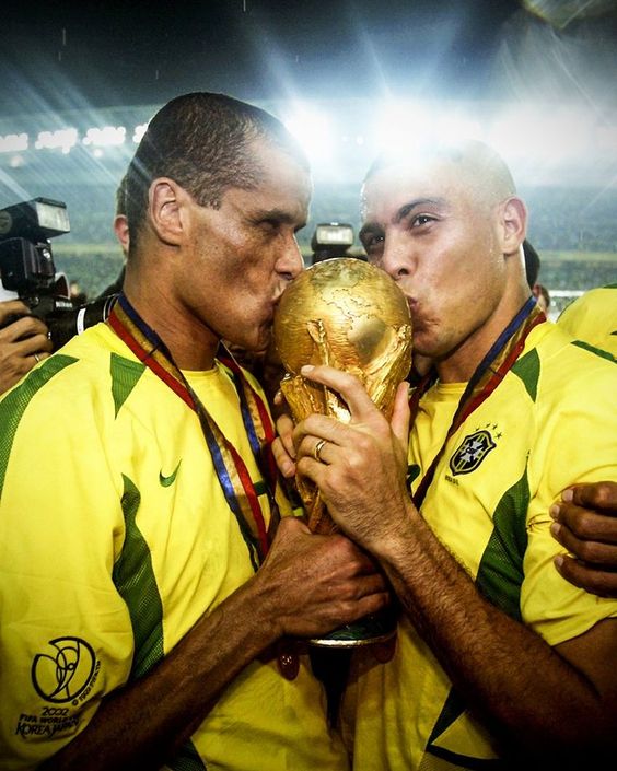 A trajetória da Seleção Brasileira para a conquista do pentacampeonato na Copa do Mundo de 2002