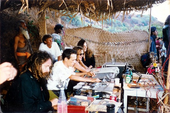 A introdução da música eletrônica nas praias de Goa por meio das fitas DAT de Goa Gil e Laurent Garnier (2/4)