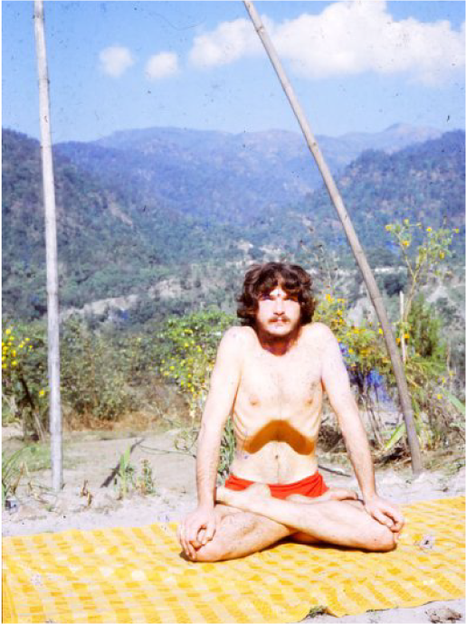 Registros da Jornada Espiritual de Goa Gil  (Gil praticando Yoga  - 1971)