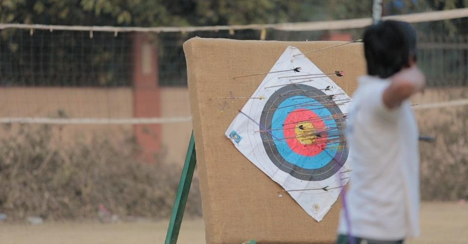 Fãs torcedores indianos assistem com entusiasmo à seleção indiana de  críquete