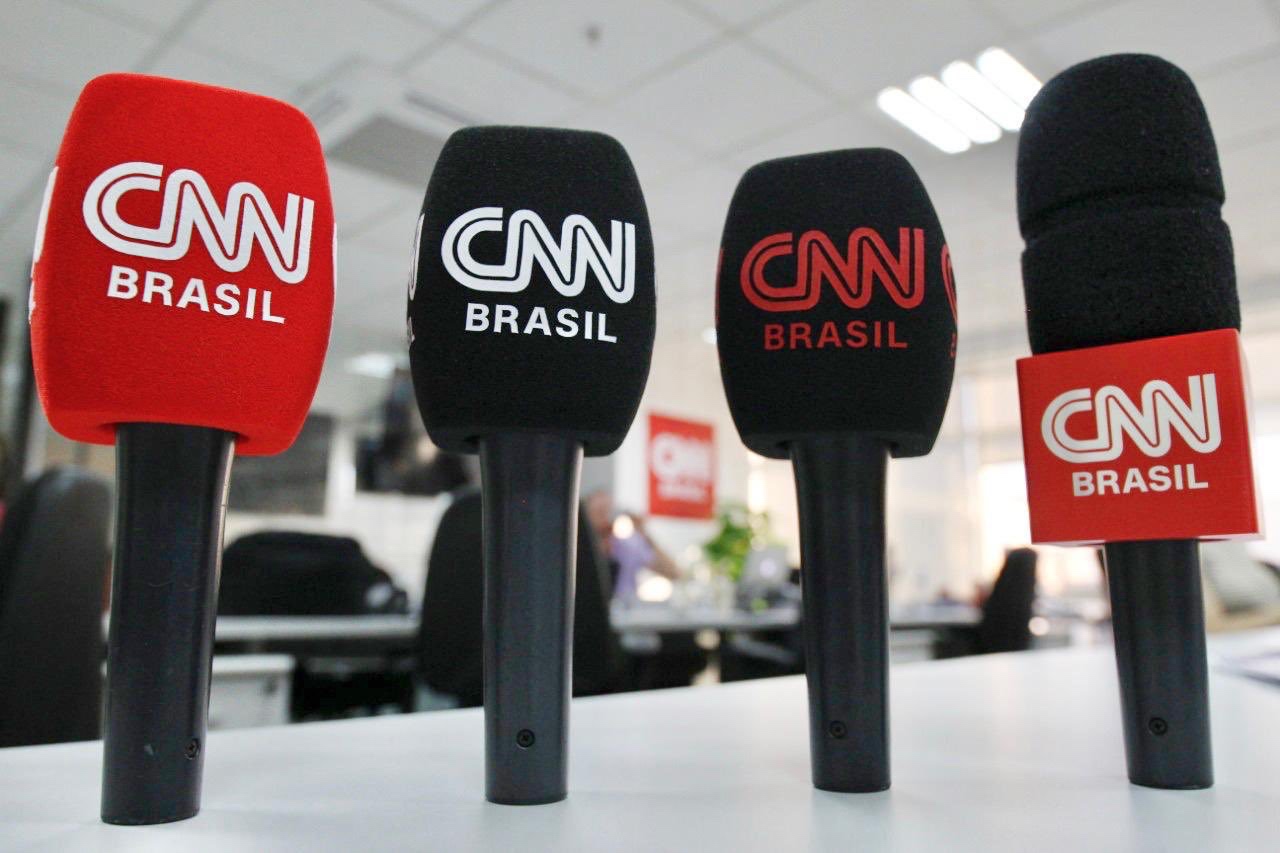 Uma volta pela redação da CNN com Márcio Gomes