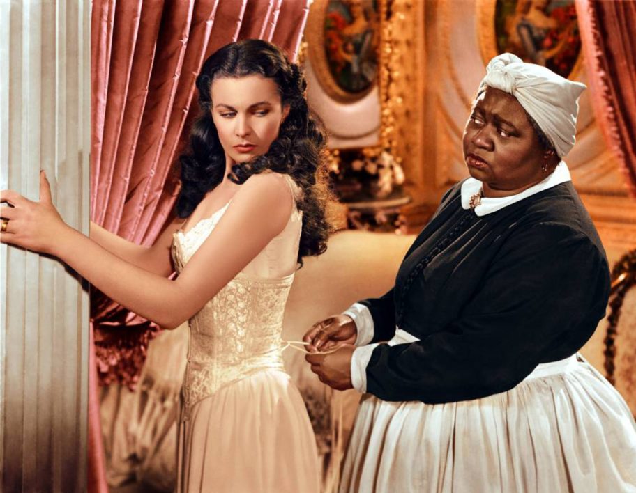 Hattie McDaniel e Vivien Leigh contracenando em E o Vento Levou.