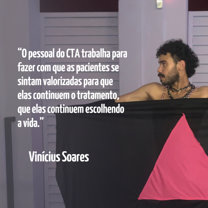 Transcrição da fala "O pessoal do CTA trabalha para fazer com que as pacientes se sintam valorizadas para que elas continuem o tratamento, que elas continuem escolhendo" e uma foto de Vinicius